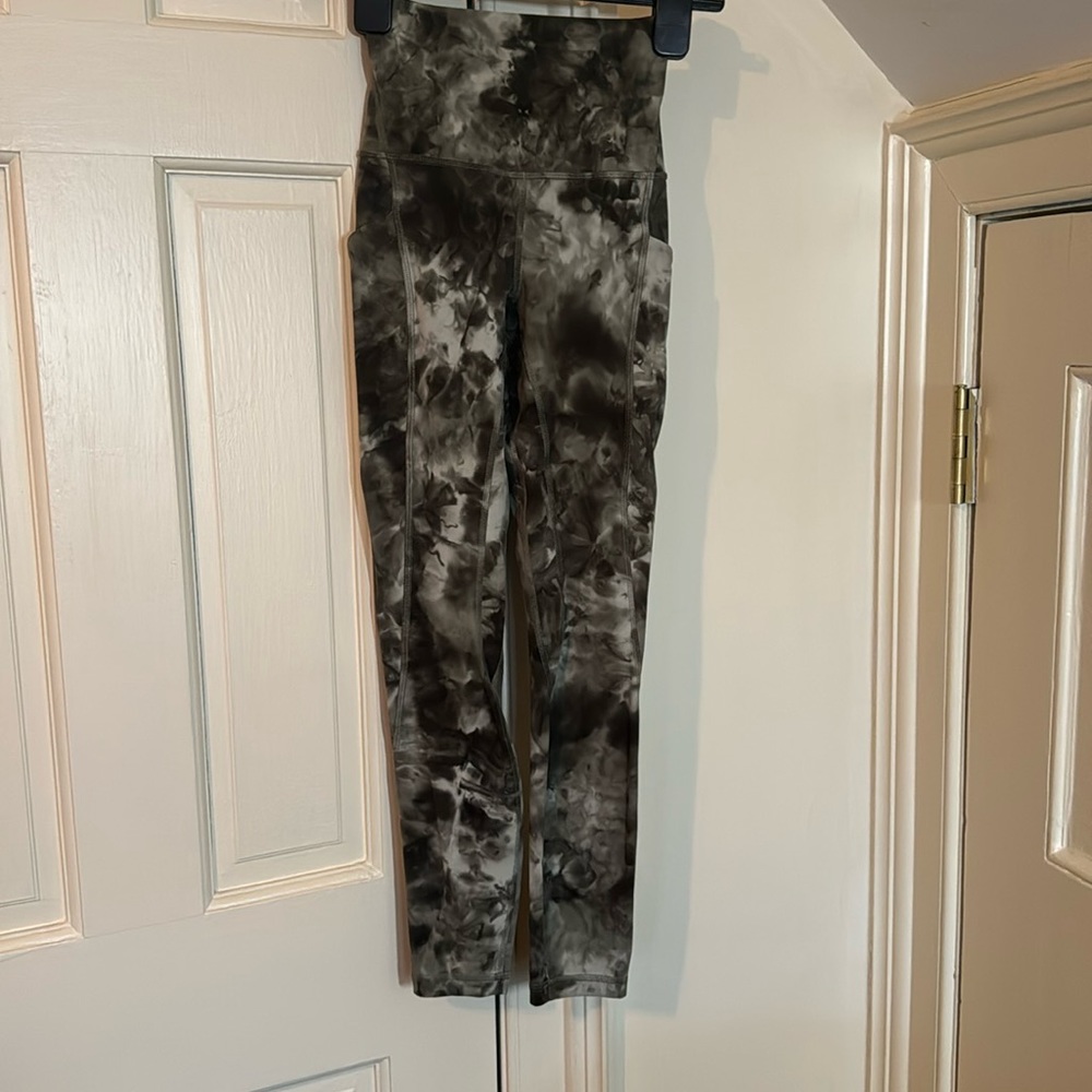 Align leggings with pockets